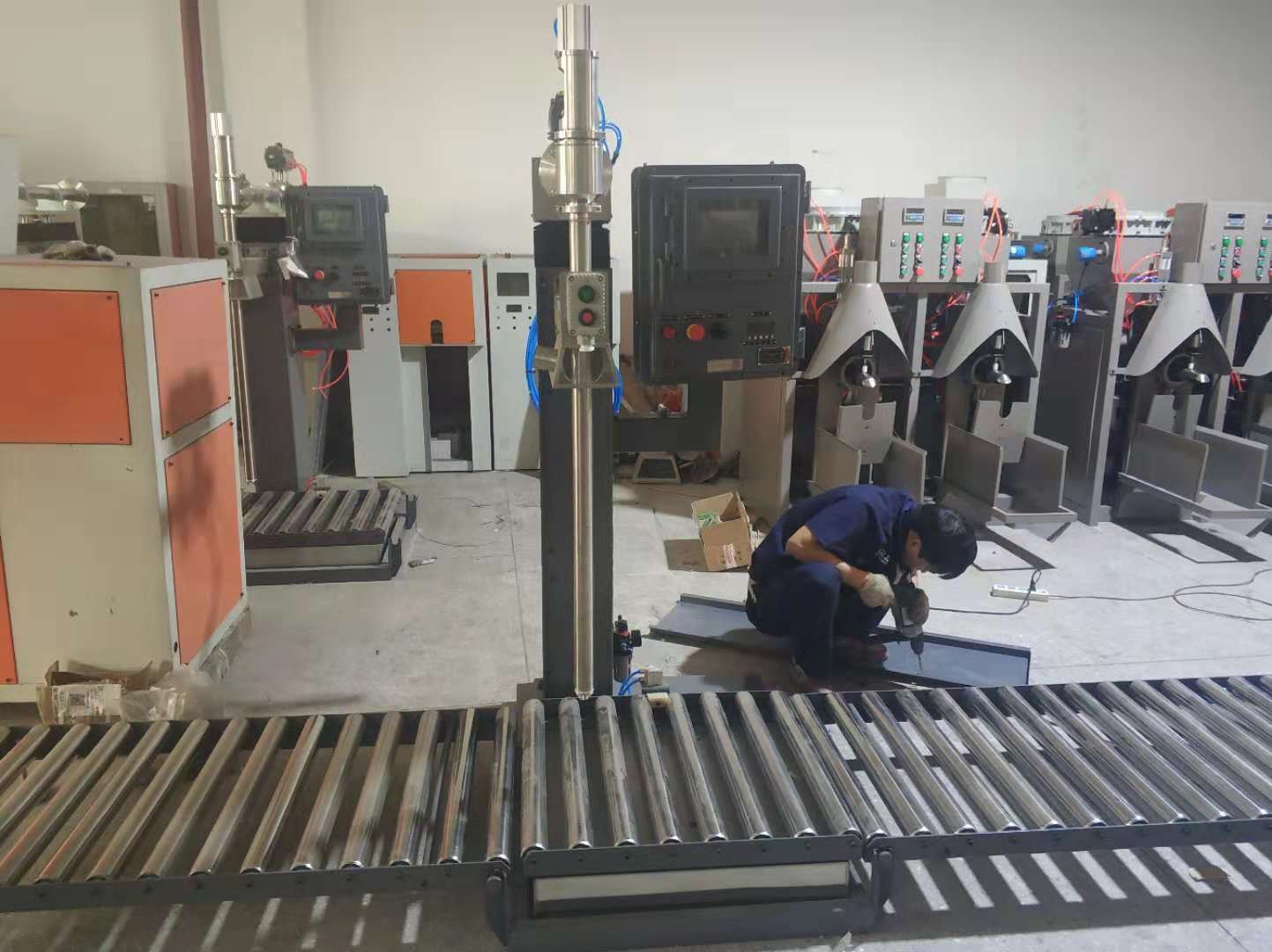 液體灌裝機(jī),稱重灌裝機(jī),定量灌裝機(jī)