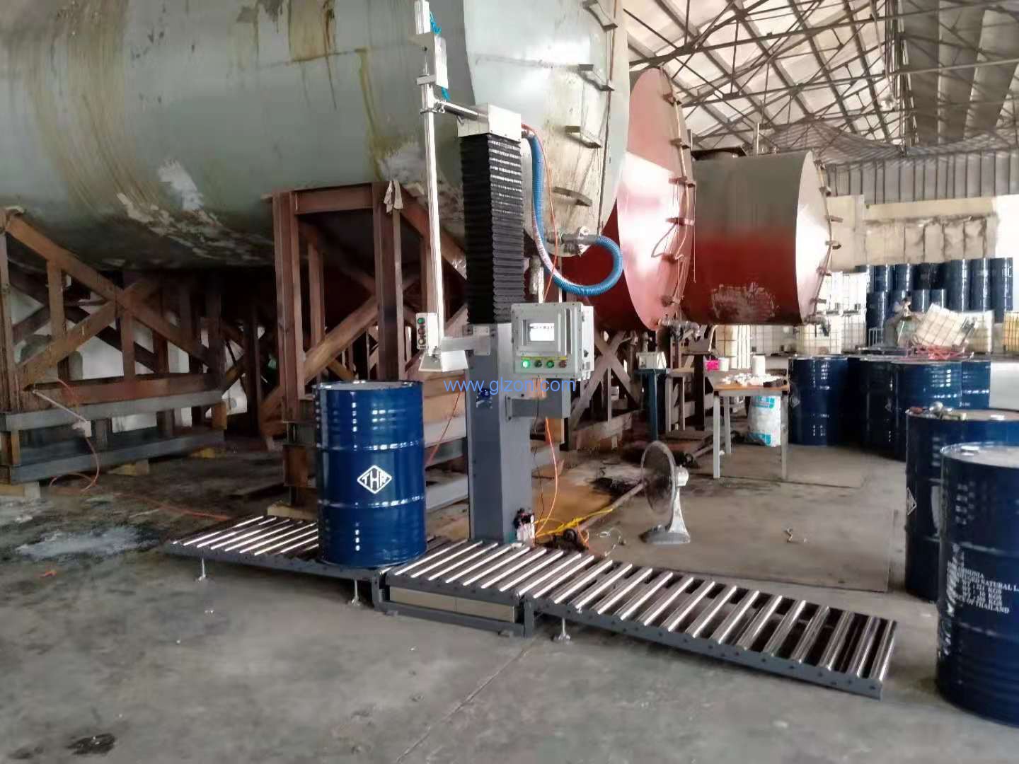 1620266660542501.jpg 液體灌裝機(jī),稱重灌裝機(jī),定量灌裝機(jī)