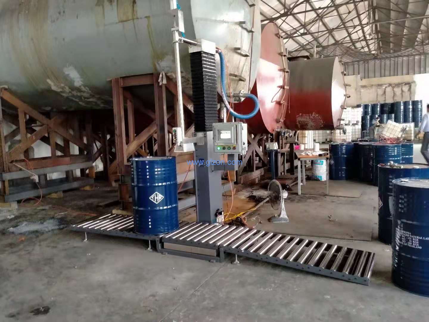 1620266660684678.jpg 液體灌裝機(jī),稱重灌裝機(jī),定量灌裝機(jī)